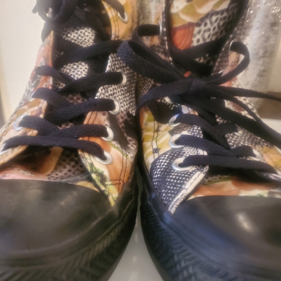 Converse sneakers size 8 - Picture 3 of 3